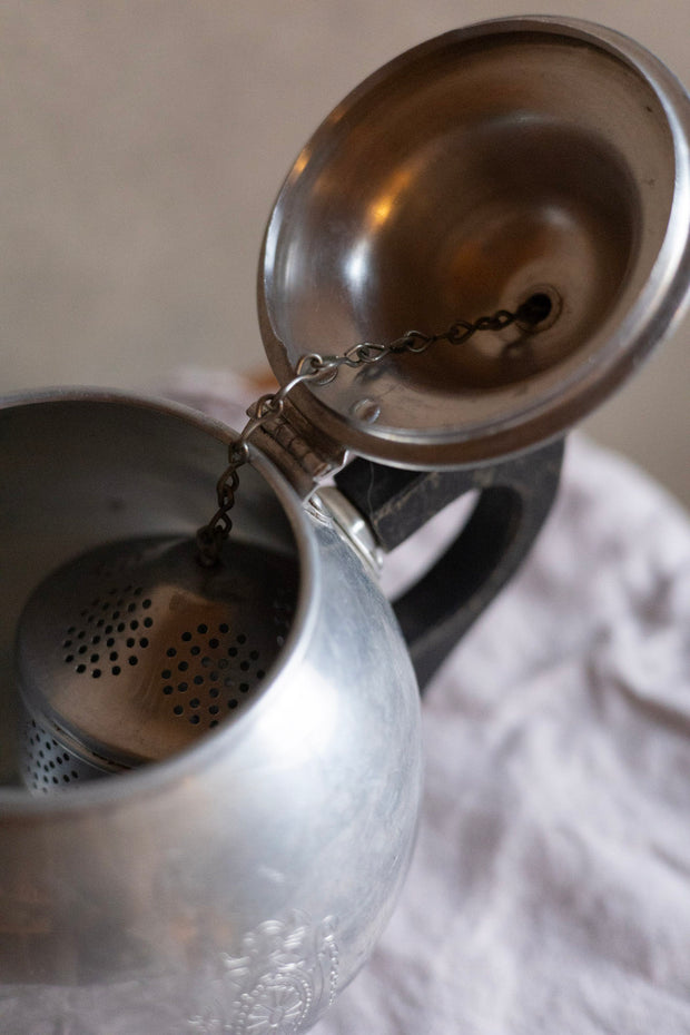 Aluminum Tea Pot with Tea Strainer