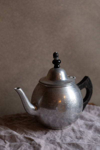 Aluminum Tea Pot with Tea Strainer