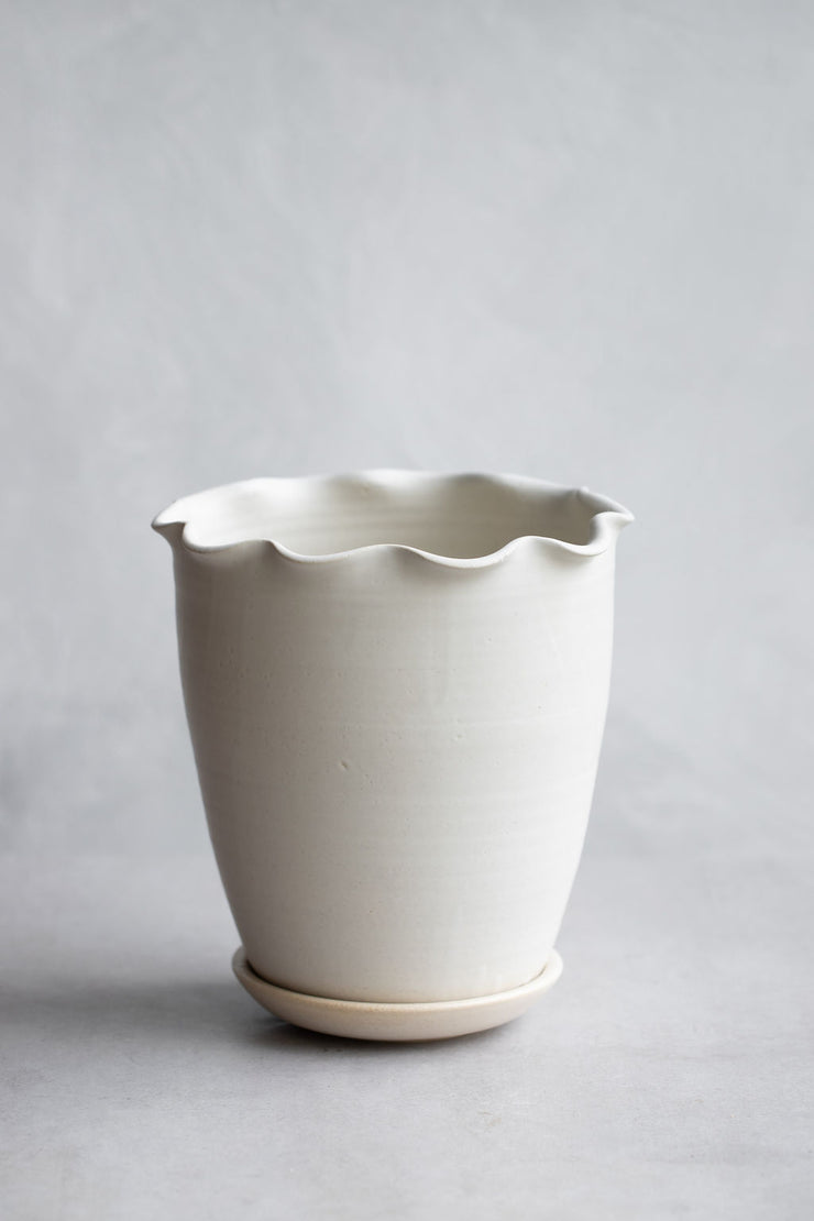 Ruffle Planter + Saucer - Sand