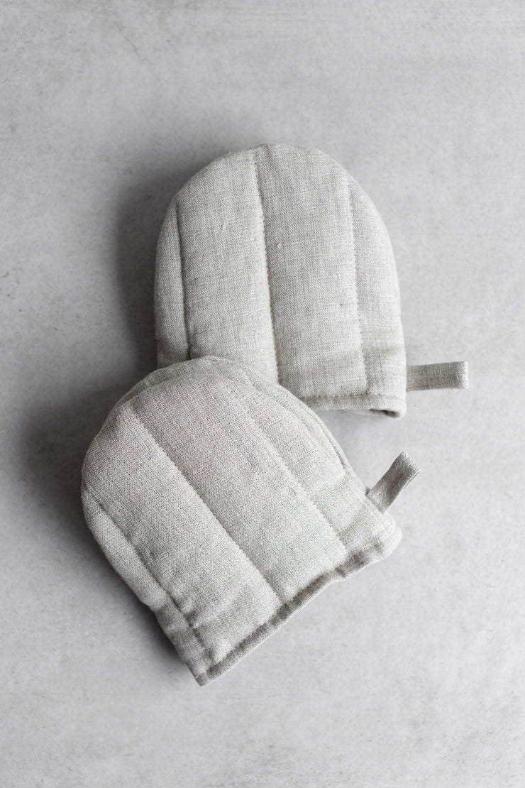 Compact Linen Oven Mitt