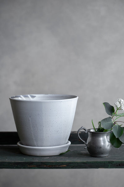 Aline Planter + Saucer - Matte Grey