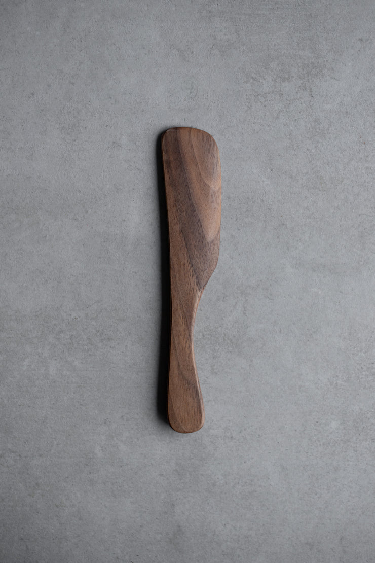 Rounded Walnut Spreader