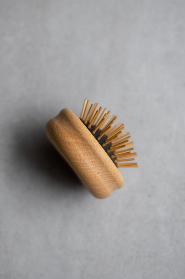 Peek-a-boo Hair Brush