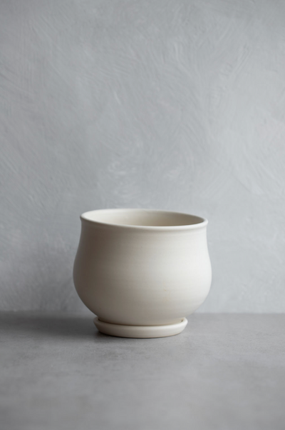 Curve Planter + Saucer - Soft White