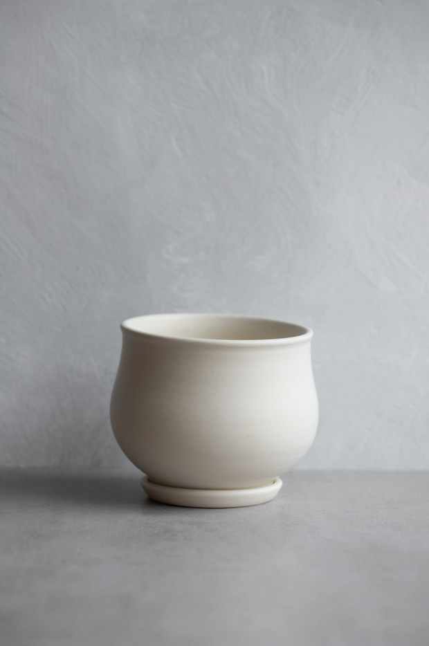 Curve Planter + Saucer - Soft White